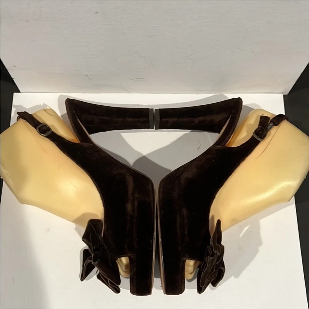 Authentic Bettye Muller designer brown velour bow pumps heels sz 8